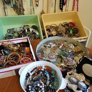 5 random pieces of jewelry grab bag